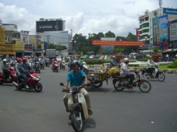 Khu vực bùng binh, nơi trước đây từng là Lăng Cha Cả (H: Nguyễn Đạt/NV)