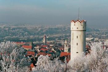 “Ở trên cái đất này chỉ cần siêng năng chăm chỉ và cố gắng học hành cho có nghề nghiệp thật tốt thì mọi cơ hội đều mở cửa chào đón con!“