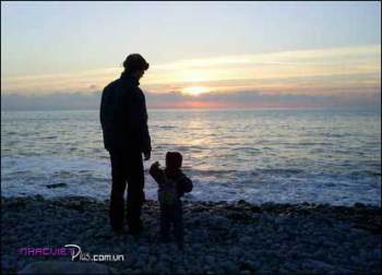 Nó chỉ là tiền bôi trơn thôi, nhưng nỗi nhục ấy nó cứ bôi lên mặt bố suốt từ ngày đó đến giờ