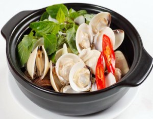 Độc tố sinh học biển bền với nhiệt, thậm chí cả trong môi trường acid. Do đó nướng kỹ hay nấu canh chua nghêu sò cũng không loại được độc tố