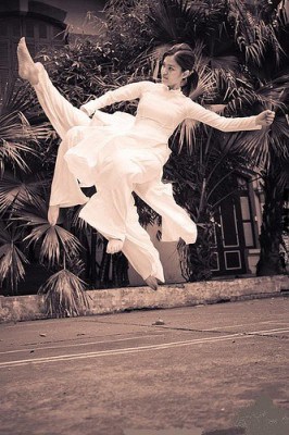 Hồi trẻ, gặp gái Bình Định là sợ, về già gặp mấy bà Bình Định là hãi. Chết xuống âm phủ, gặp ma nữ Bình Định thì coi như hết kiếp (khỏi đầu thai).
