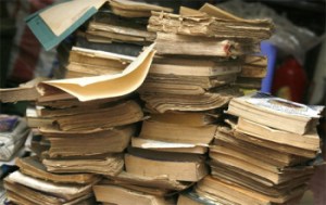 “… nhưng lúc này em lại nghĩ rằng câu chuyện trên trang nhật ký đó, trên thực tế nó chẳng phải của riêng ai, mà là một cách sống có thực của một thời, của một giai đọan khó khăn và tình người đảo lộn, nên quyết định gửi bản thảo cho một tạp chí văn chương…