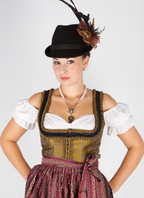 Phụ nữ thắt nơ bên phải tạp dề là hàng…cấm (tán tỉnh) vì là gái có chồng