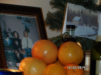 Vĩnh biệt Bố. Từ nay Bố không còn phải hy sinh nữa Bố nhé. (Bàn thờ Bố Mẹ. Nguồn: Nam Hòa)