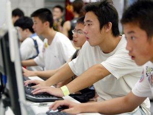 Ngoài việc chơi game trực tuyến, hầu hết diaosi chỉ biết ngủ hoặc uống rượu. Ảnh: REUTERS