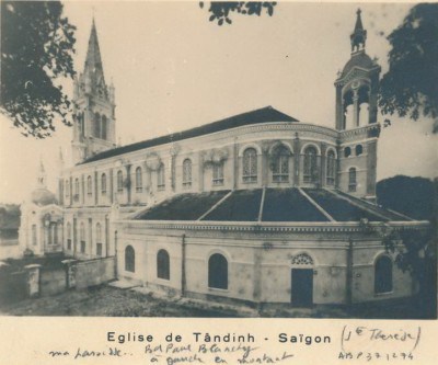 Nhà thờ Tân Định, nhìn từ phía sau, trông ra đường Hai Bà Trưng