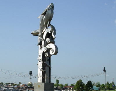 Lại tìm những chốn đoạn trường mà…”bơi” (Kiều)