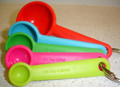 Bất cứ chất cũng có thể trở thành chất độc, nếu ăn uống, hít thở hoặc hấp thu (qua da) quá nhiều. Xác định ít cỡ nào, nhiều bao nhiêu là điều không dễ dàng đối với các nhà khoa học. Đó là cả một quá trình nghiên cứu và đánh giá.